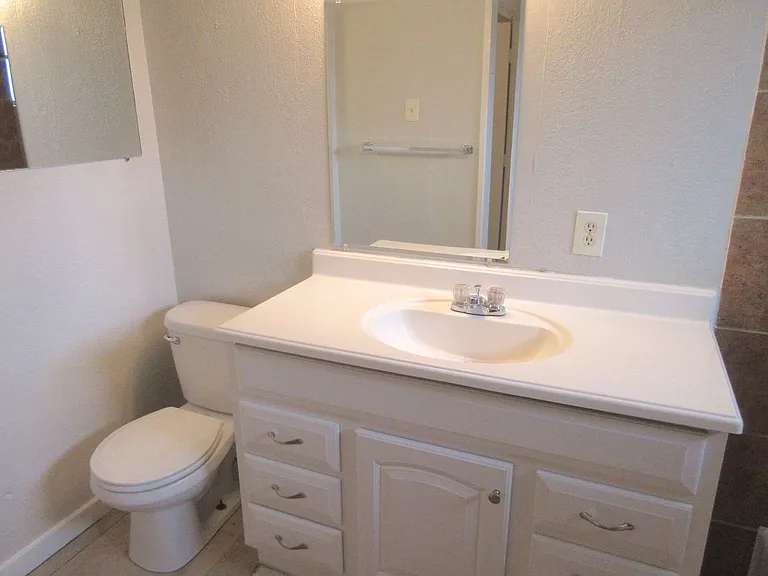 1230 Shadowdale Dr #6 — Photo 15