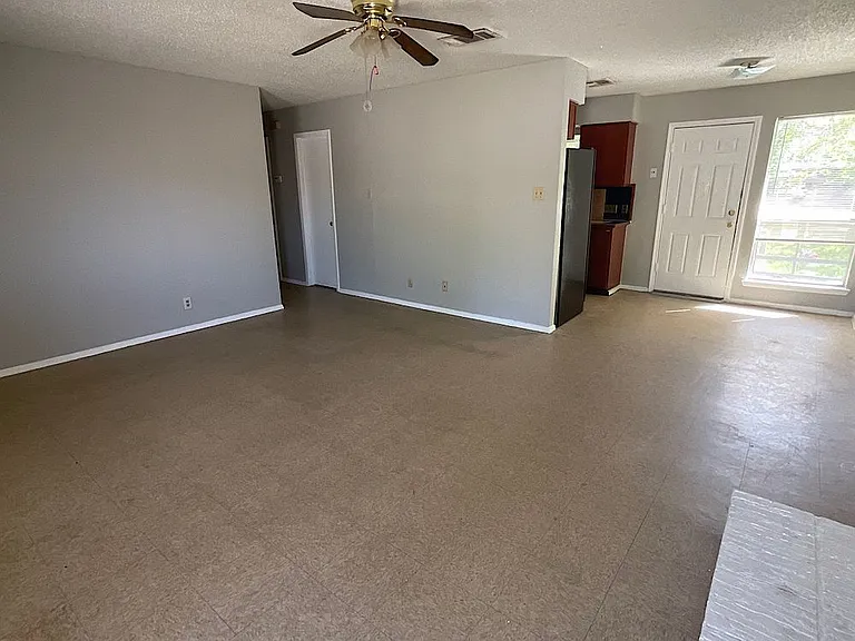 415 Thelma Dr #B — Photo 2