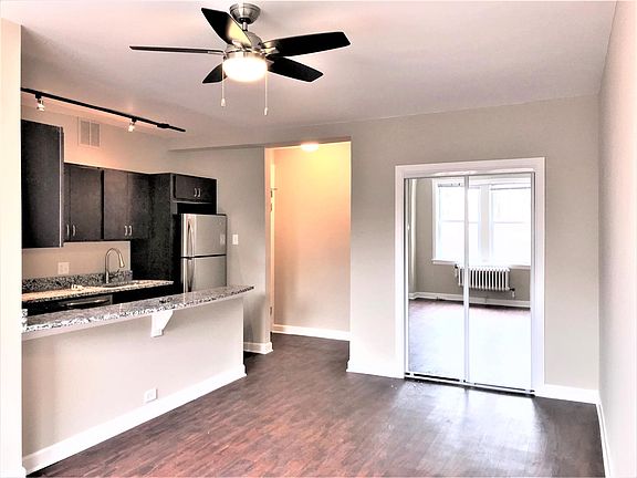 2nd image of 432 W Belmont Ave APT 403