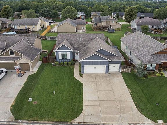 5th image of 911 N Trail Drive Cir