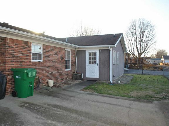 5th image of 3327 Acacia Ave