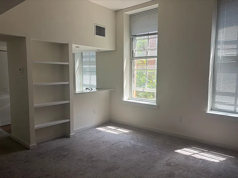 24-30 S Bank St #206 — Photo 5