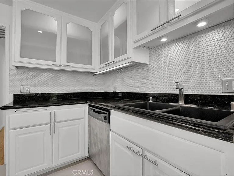 1401 S Bentley Ave #203 — Photo 10