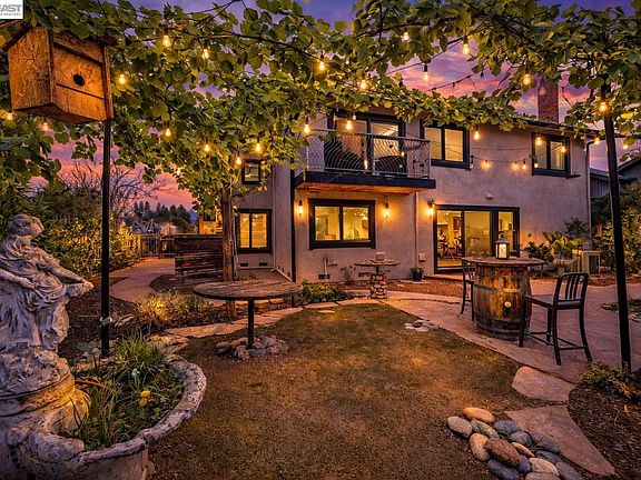 3rd image of 3020 Ascot Dr