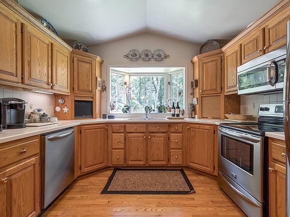 4th image of 450 E Conifer Ln