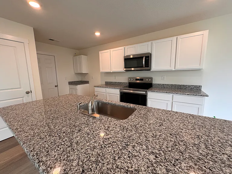 574 White Oak Ln — Photo 5