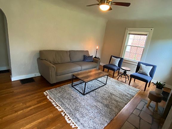 living room with flat screen tv