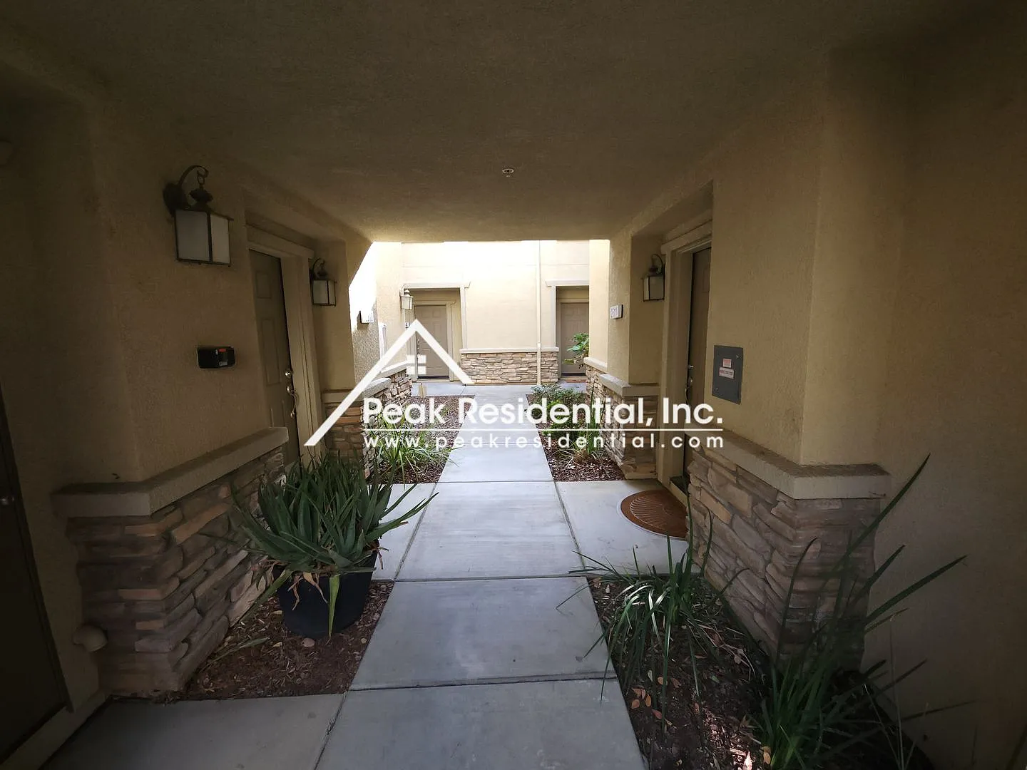Nice 2bd/2ba North Natomas Condo with 2 Car Garage — Photo 3