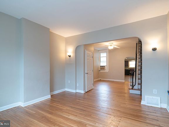2nd image of 108 W Salaignac St