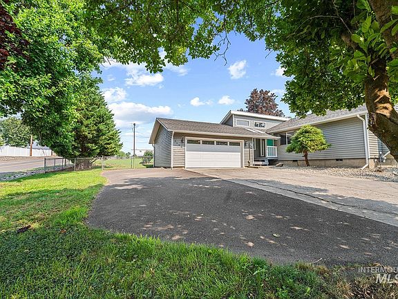 3rd image of 2405 Shelley Ln