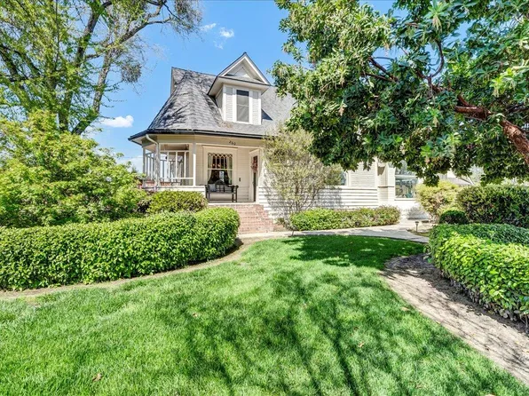 260 E Merritt Avenue, Tulare, CA 93274