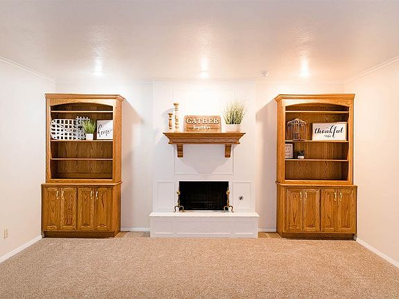 2nd image of 2114 Camelot Dr