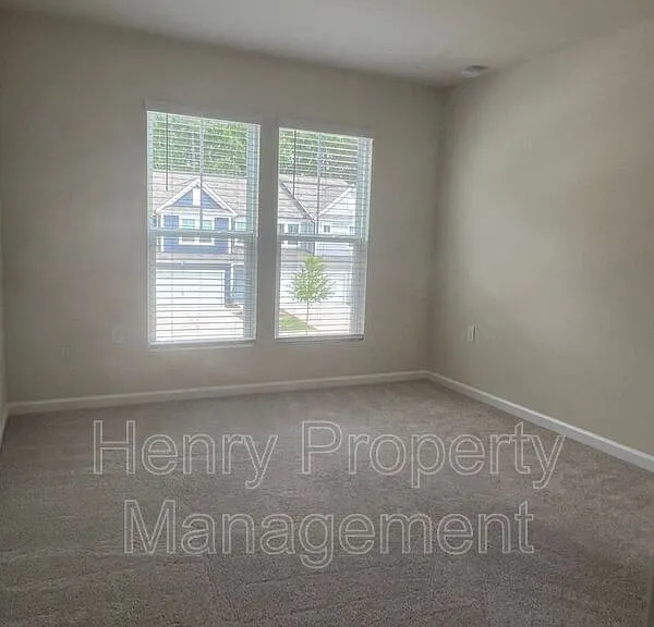 839 McKenzie Park Ter — Photo 7