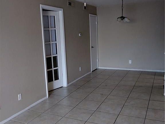 4th image of 2855 Winkler Ave APT 123