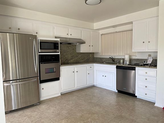 3rd image of 438 Cumbre St