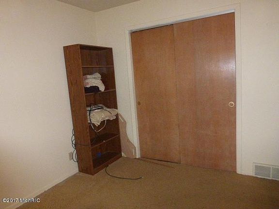 4th image of 1328 Broadway St