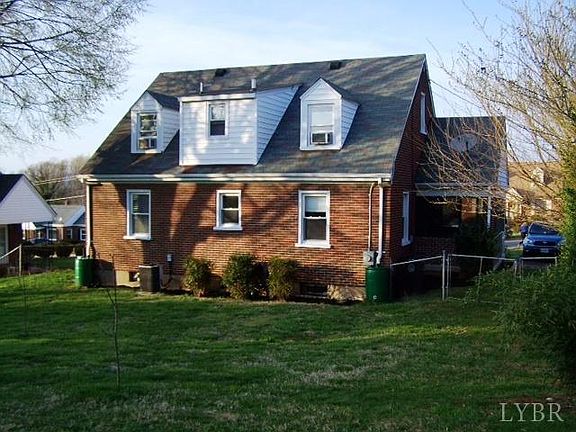 3rd image of 1115 Highland Dr