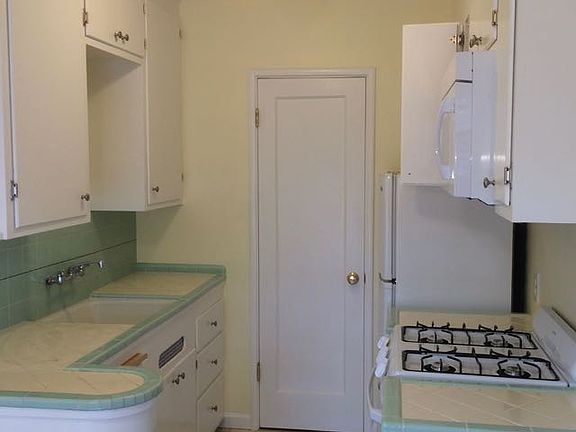 3rd image of 1703 27th St APT 6
