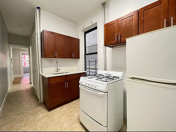 5th image of 111 15th St APT 1