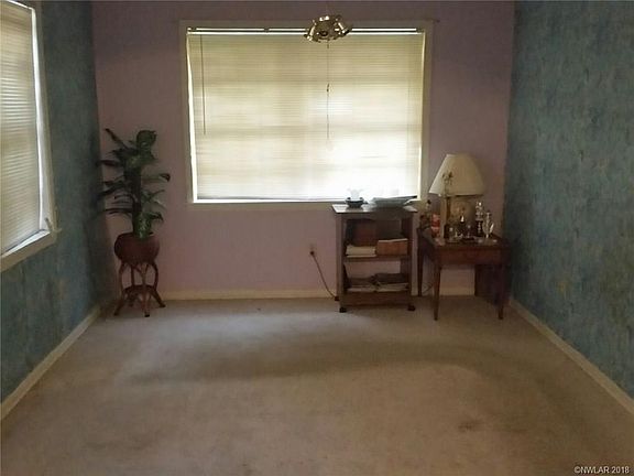 3rd image of 1247 Hawkins St