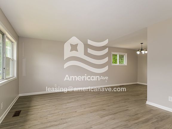 337966_003_living_room_13858750.jpg