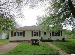 460 N Main St, Baylis, IL 62314