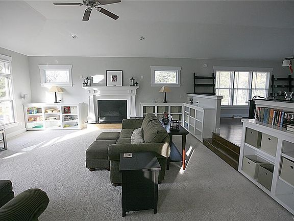 5th image of 21 Chauncey Ln