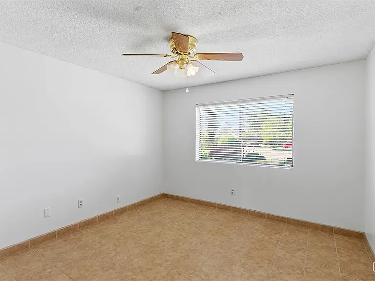 5984 Oakhaven St — Photo 5