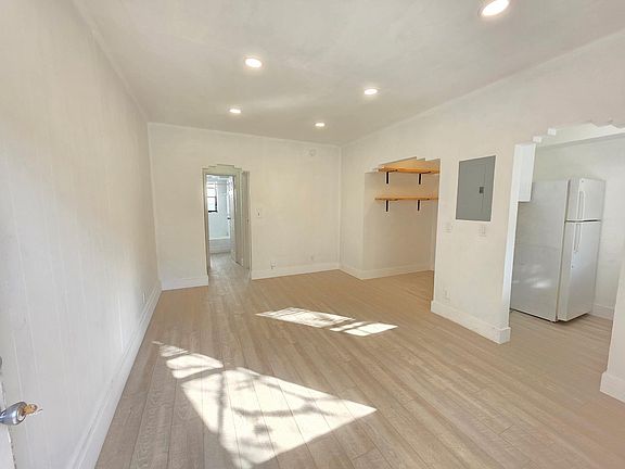 2nd image of 560 NE 15th Avenue