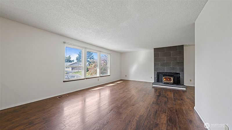 5th image of 2402 W 16th Ave