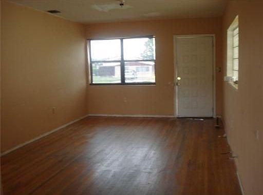 2nd image of 1841 NE 177th St