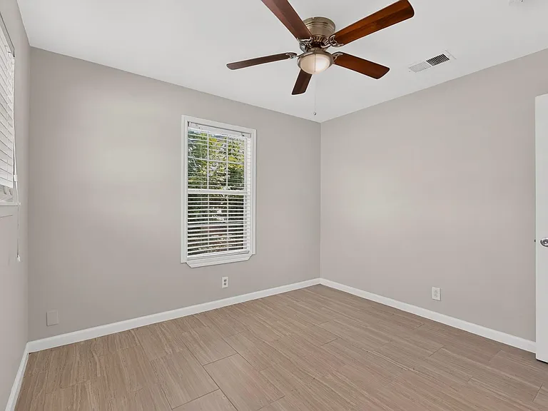 2307 Galway St — Photo 27
