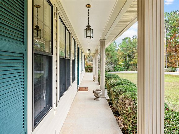 3rd image of 4 Jasmine Dr