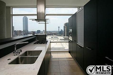 4th image of 2430 Victory Park Ln APT 2002