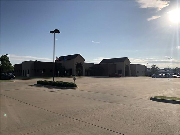 4th image of 7200 NW 11th St