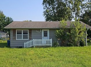 702 E Madison St, Marshfield, MO 65706
