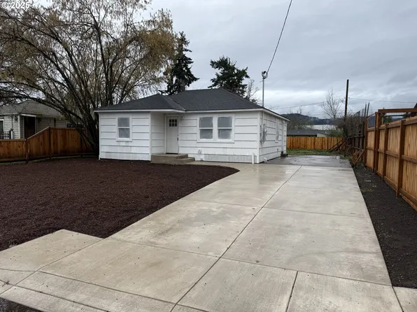 2604 J St, Springfield, OR 97477