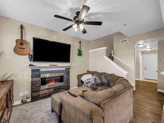 2nd image of 2480 Manzoni Rd