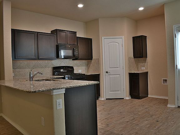 3rd image of 726 Pelican Bch