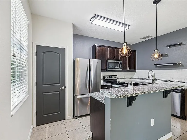 11525 Southern Creek Dr — Photo 16
