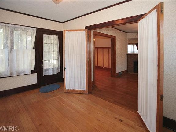 5th image of 1109 S Westnedge Ave