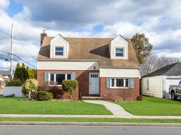 152 Charles St Floor 1, Lynbrook, NY 11563