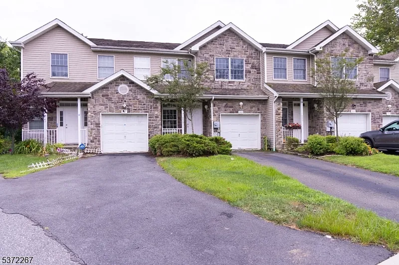 3 bed, 2.5 bath, $3,900 — Photo 2