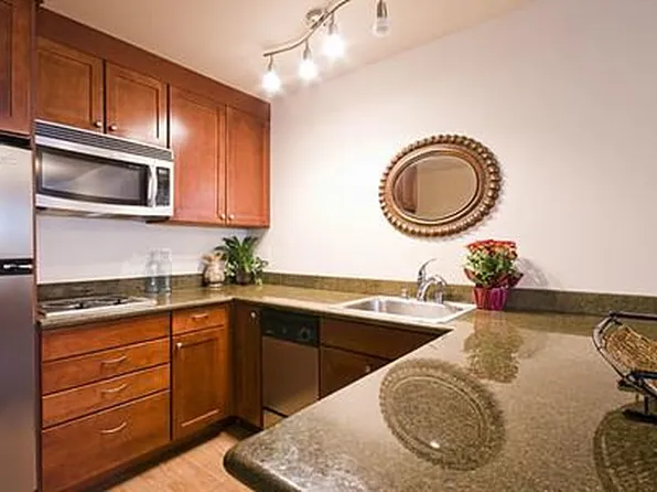 Catalina Apartments