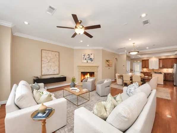 32 Versante Ct, Houston, TX 77070