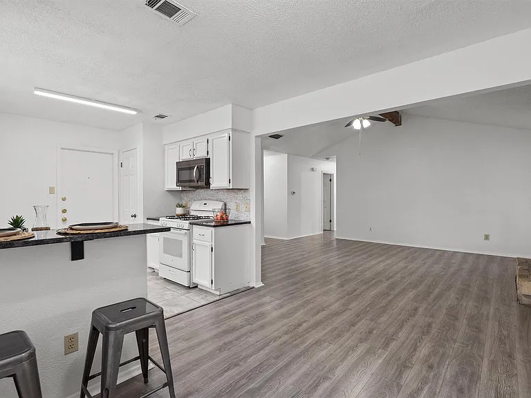 701 Riverwood Dr — Photo 11