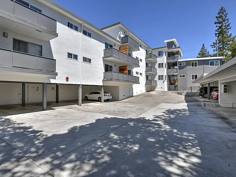 Devonshire Apartments — Photo 8