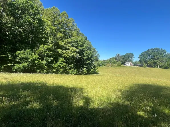 6091 Eaton Rd, Walnut Cove, NC 27052
