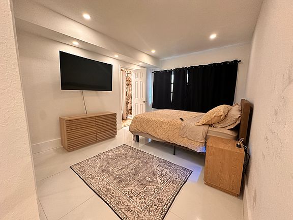 3rd image of 760 Euclid Ave APT 204