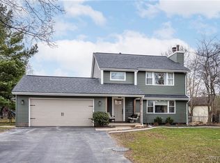 16 Old Orchard Cmn, Lancaster, NY 14086